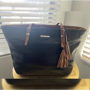 Lovely & classic Nine West handbag